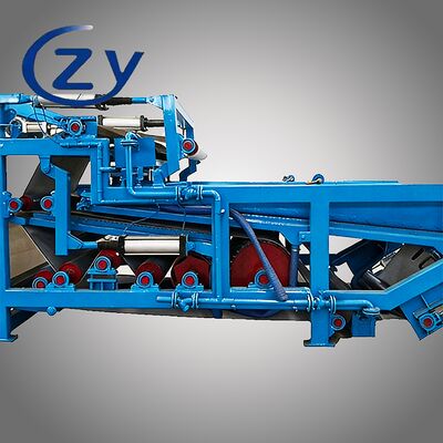 4 t/saat kapasitesi ve enerji tasarrufu tasarımı ile kasva lifinin sürekli katı-sıvı ayrımı için kemer dehidrasyon filtresi